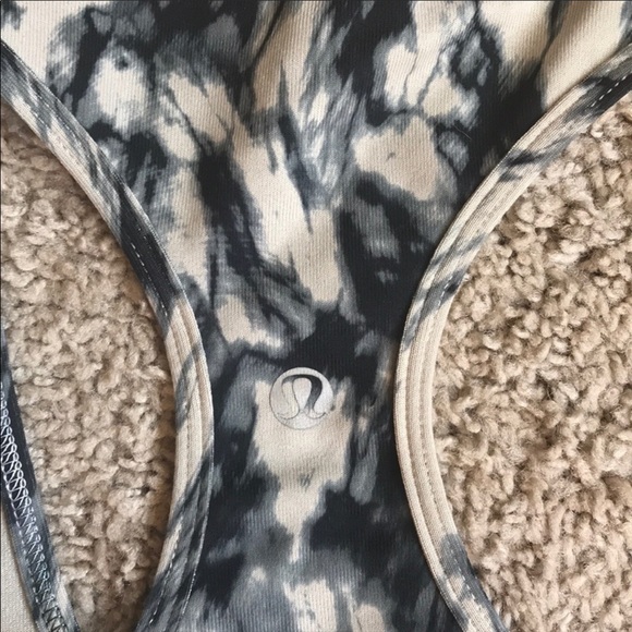 Lululemon tank “excellent condition”! - Picture 3 of 3